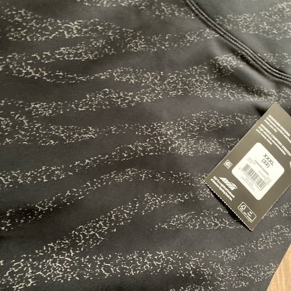 Moisture wicking cropped leggings - Picture 2 of 5